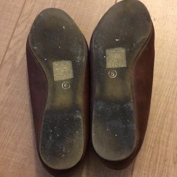 Elegant, classy maroon colored flats! - Picture 4 of 5